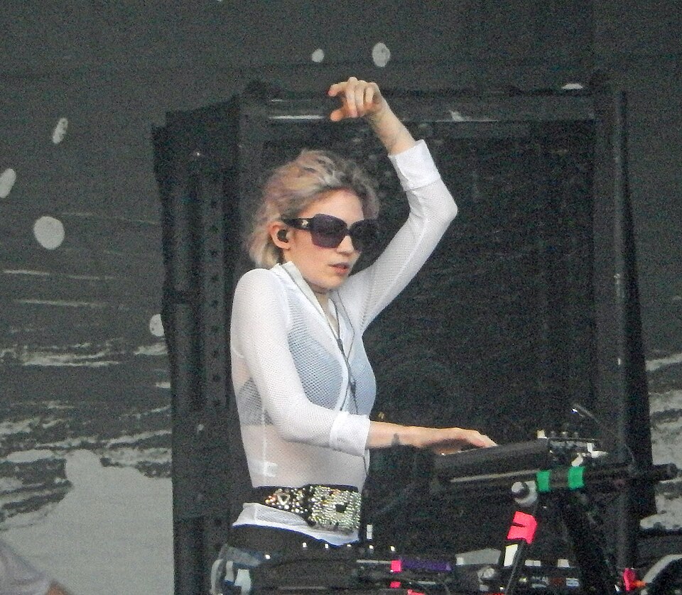 File:Grimes, Lollapalooza 2016, Chicago (29078521595).jpg