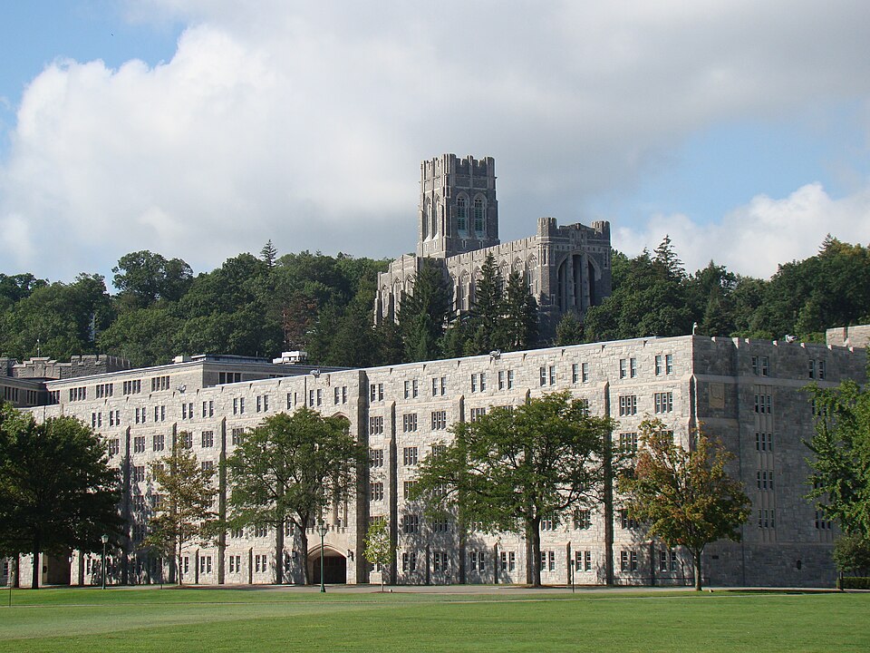 File:USMA Chapel & MacArthur Barracks.JPG