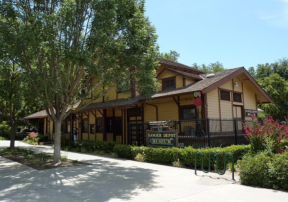 File:2009-0725-CA-SangerDepotMuseum.jpg