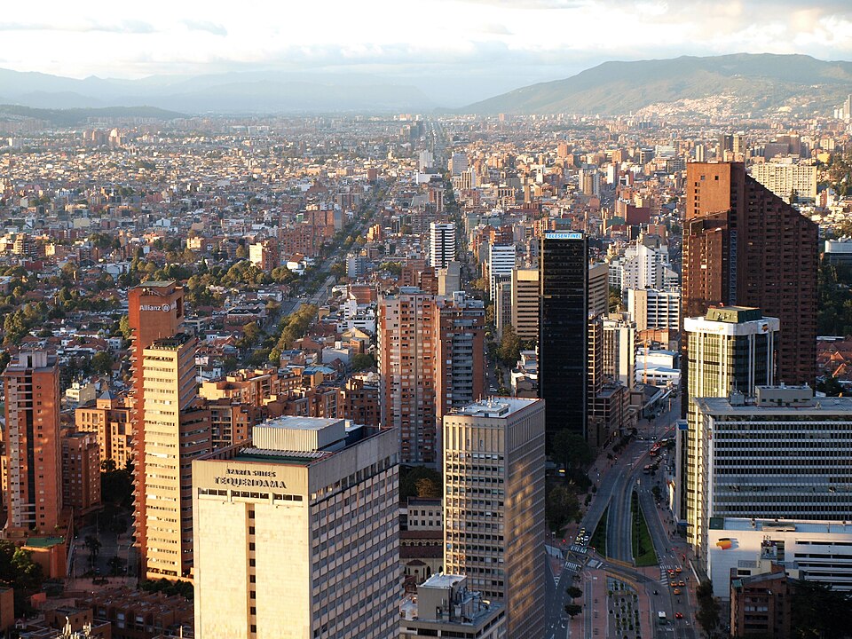 File:Bogota z veže Colpatria (34432642862).jpg