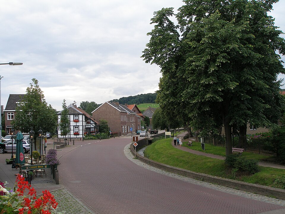 File:Dorpskern Mechelen (NL).JPG