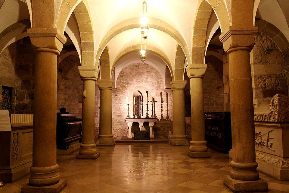 File:Wawel St Leonard.JPG