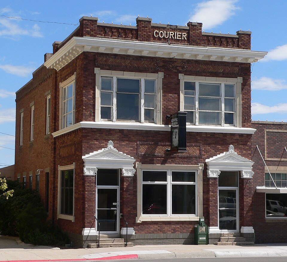 File:Gering Courier from NW 1.JPG
