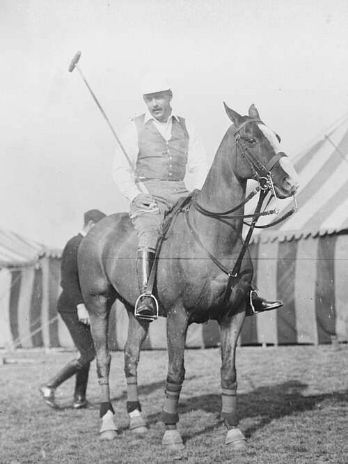 File:Larry Waterbury LCCN2014695756 (cropped).jpg