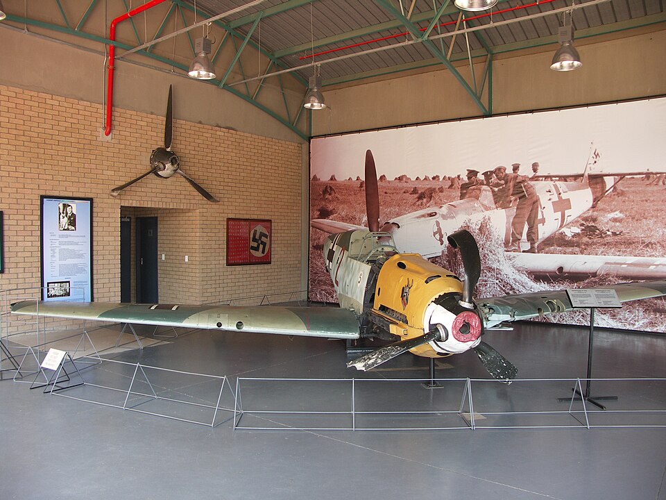 File:Messerschmitt-BF109-E3-001.jpg