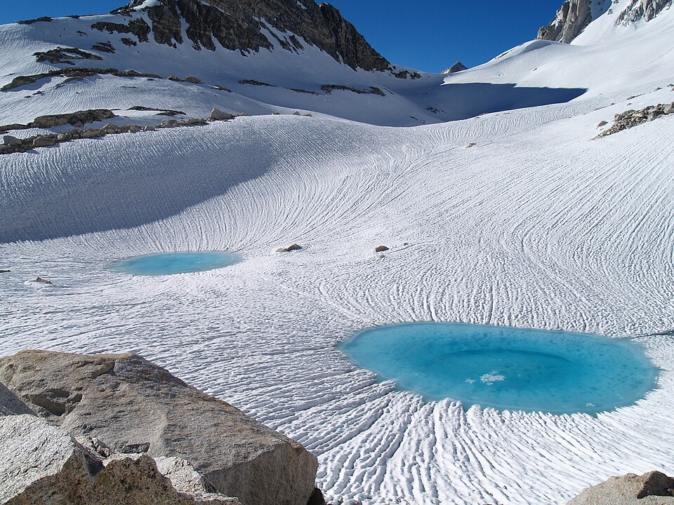 File:Mountain Pools on Snow.jpg