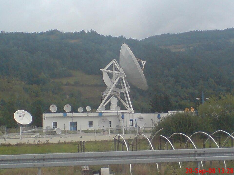 File:Satelitska stanica Ivanjica 2008.jpg