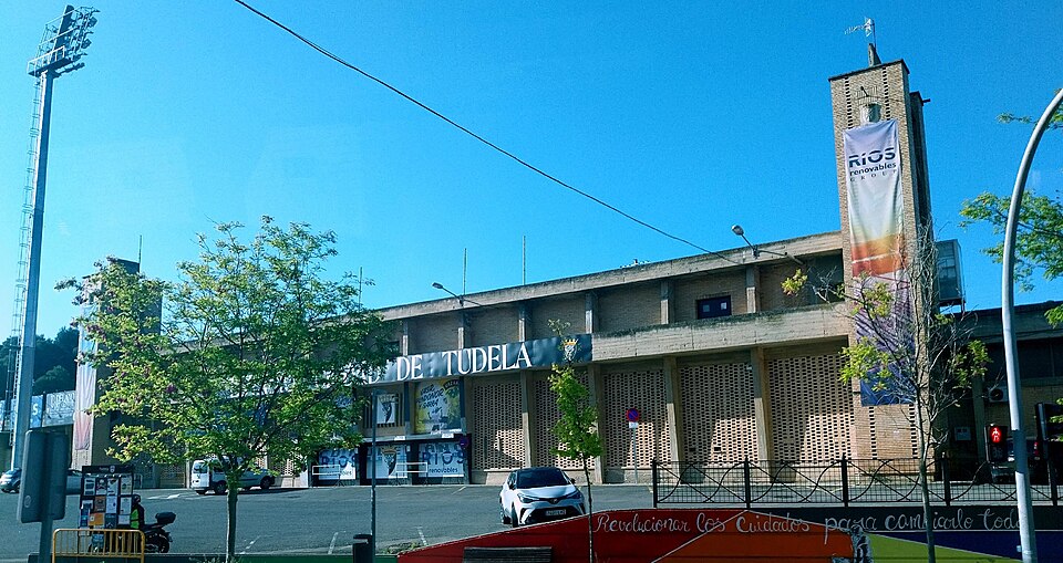 File:Tudela - Estadio Ciudad de Tudela.jpg