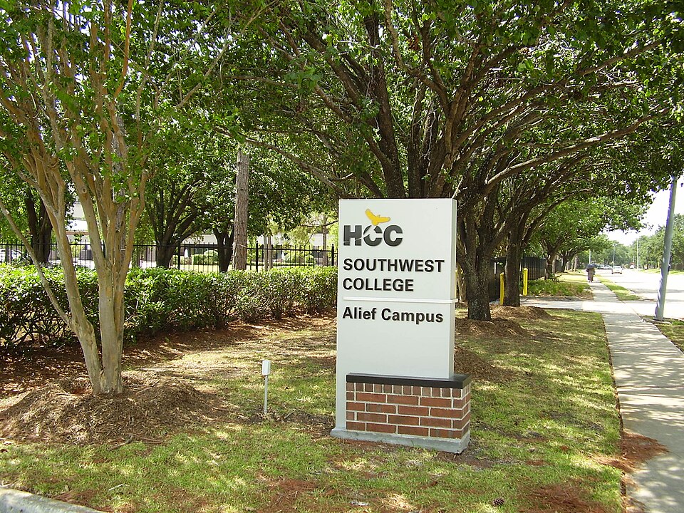 File:AliefHCCSCampus.JPG