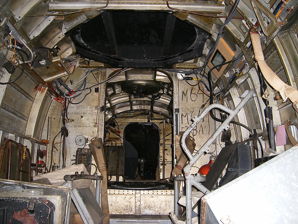 File:Heinkel He 111 interior.JPG