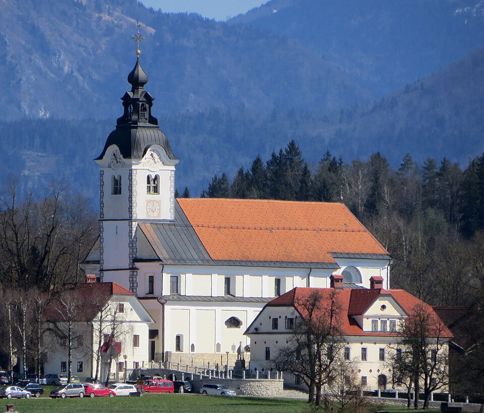 File:Komenda Slovenia - church.JPG
