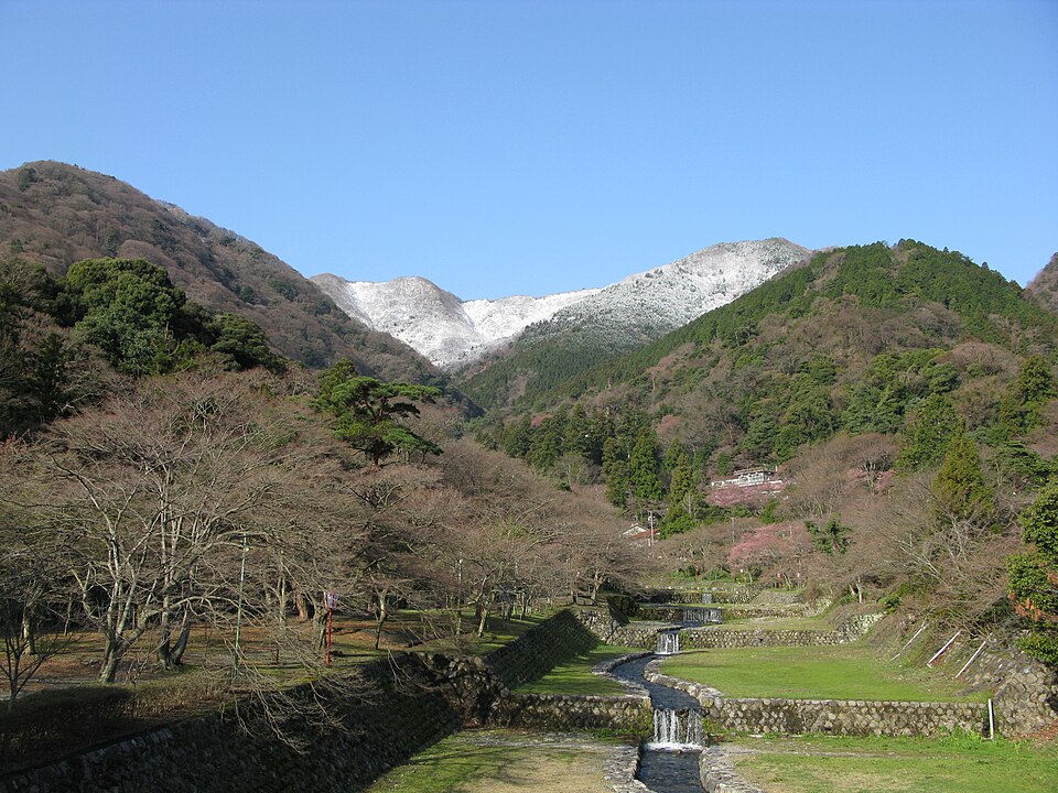 File:Mount Yoro.JPG