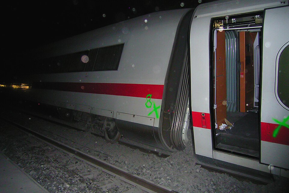 File:ICE1 Landruecken Crash3.jpg