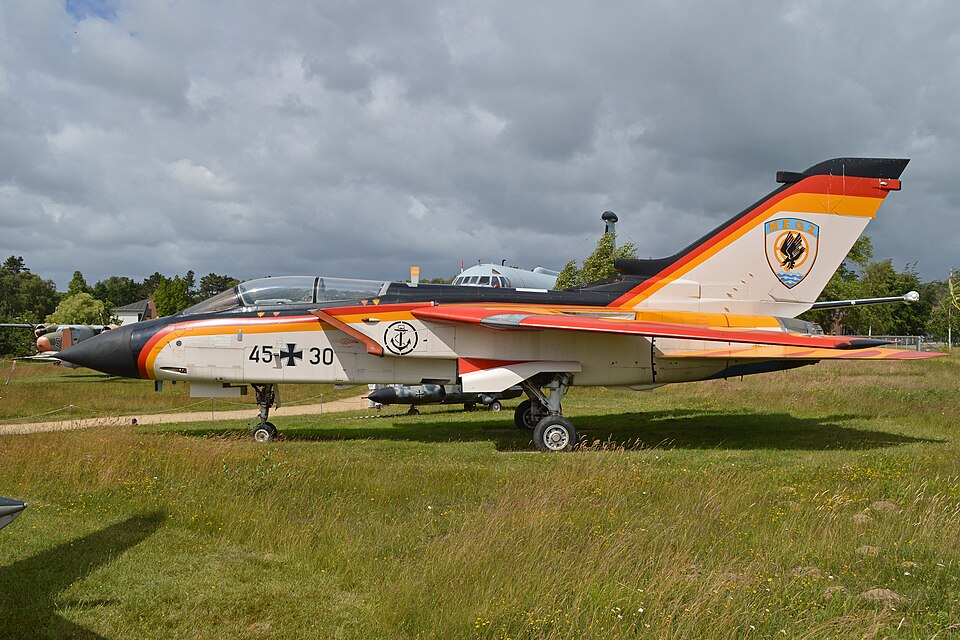 File:Panavia Tornado IDS '45+30' (15750730342).jpg