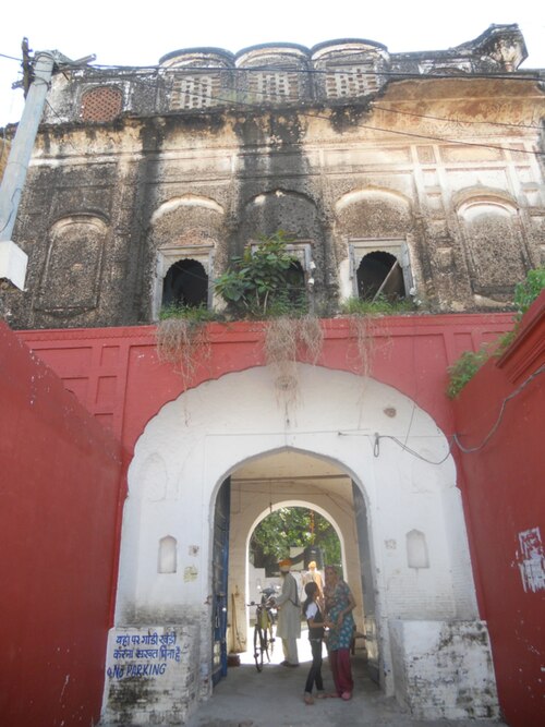 File:Raipur Rani Fort.JPG