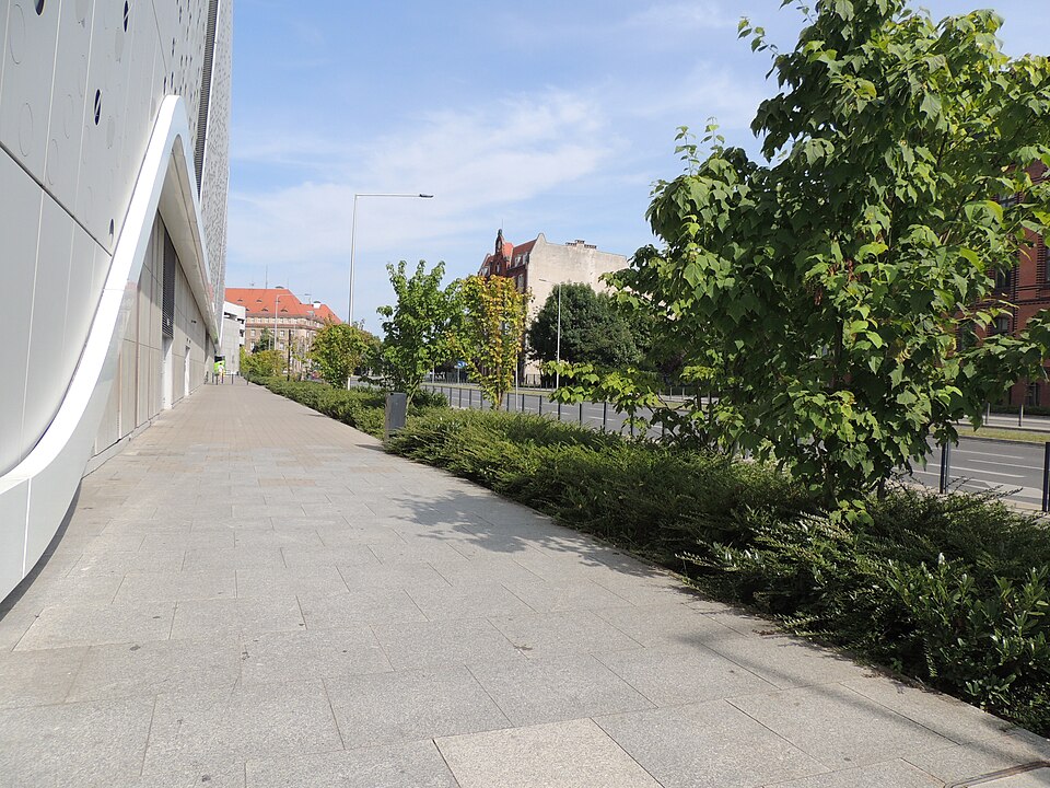 File:Wrocław, ul. Dyrekcyjna 2021-08-15 foto 027.jpg
