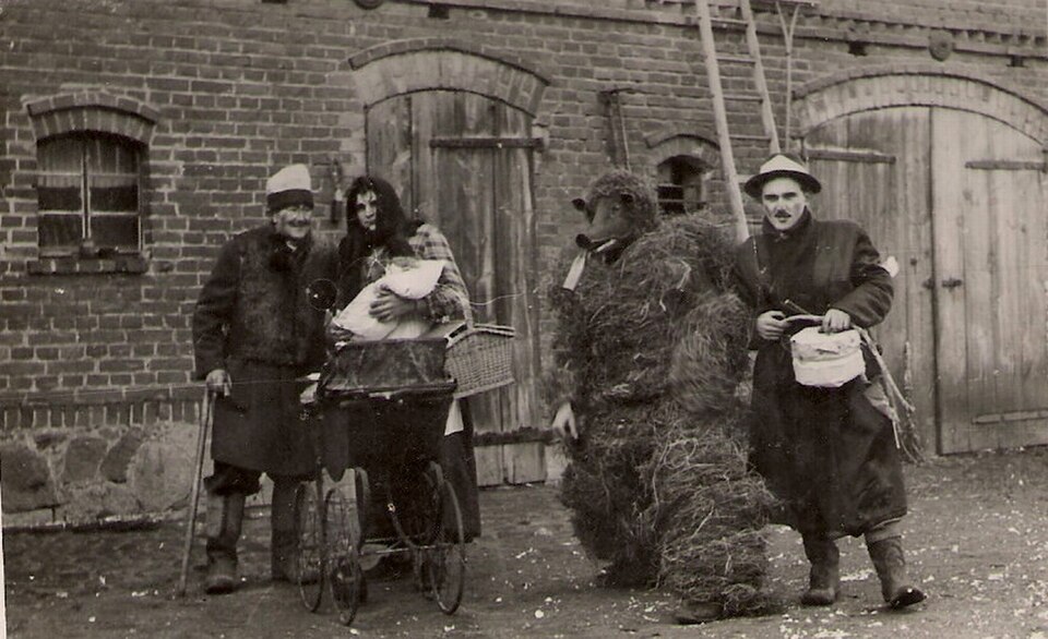File:Zapusty-w-Podmoklach-Wielkich 1950.jpg