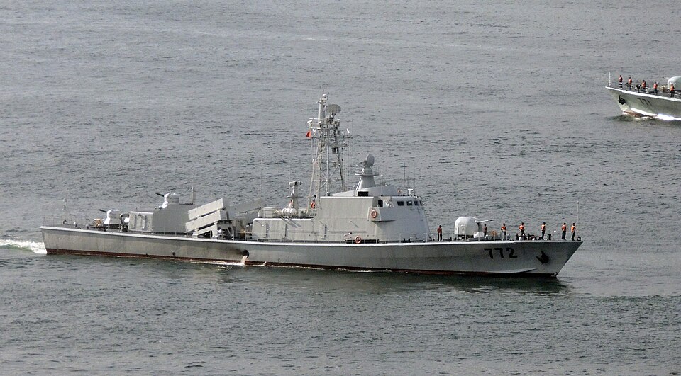 File:駐港部隊艦艇大隊037II型-772導彈艦 2012a.JPG