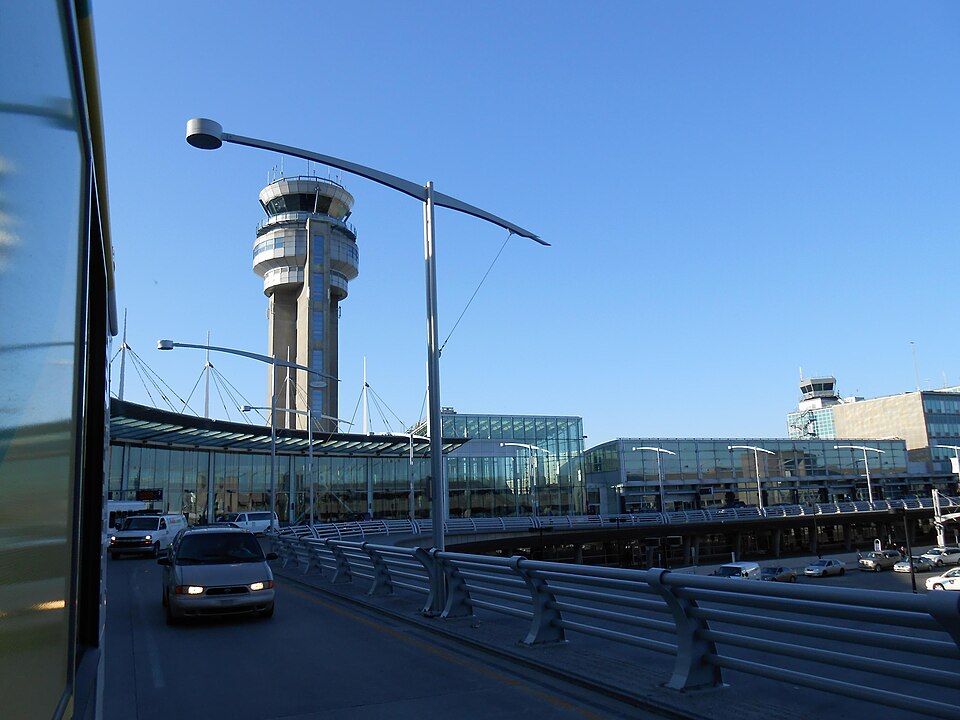 File:Montreal-Trudeau 16.JPG