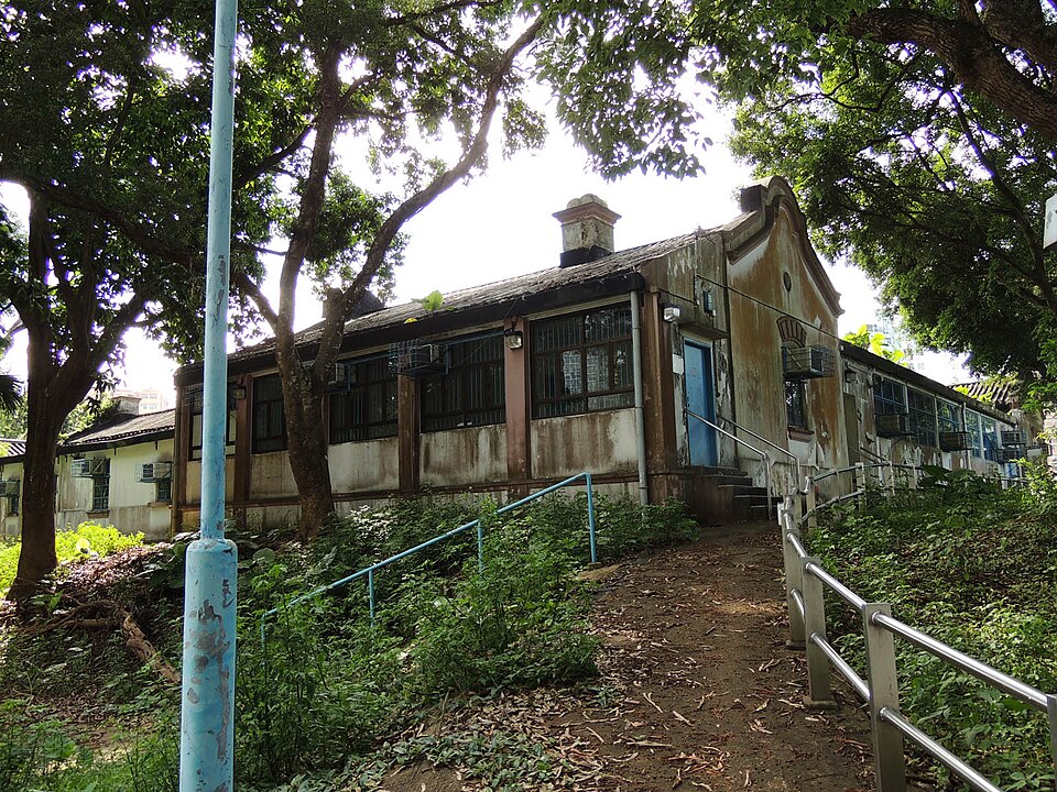 File:Old Tai Po Police Station 2012.JPG