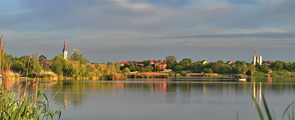 File:Делиблатско језеро.jpg
