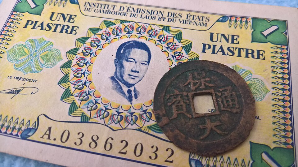 File:Bảo Đại (保大) banknote and coin.jpg