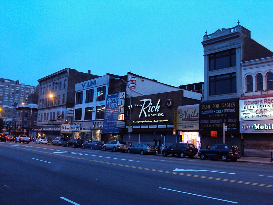 File:Broad Street - Newark, NJ (4670414479).jpg