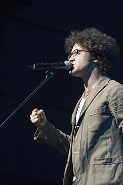 Cristicchi in concert in 2007