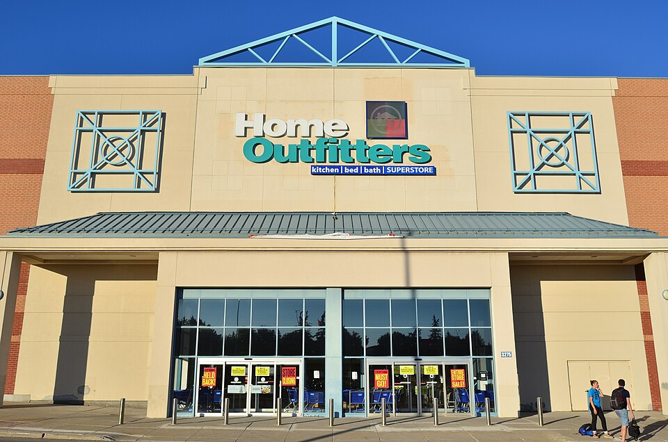 File:HomeOutfittersFirstMarkhamPlace.jpg