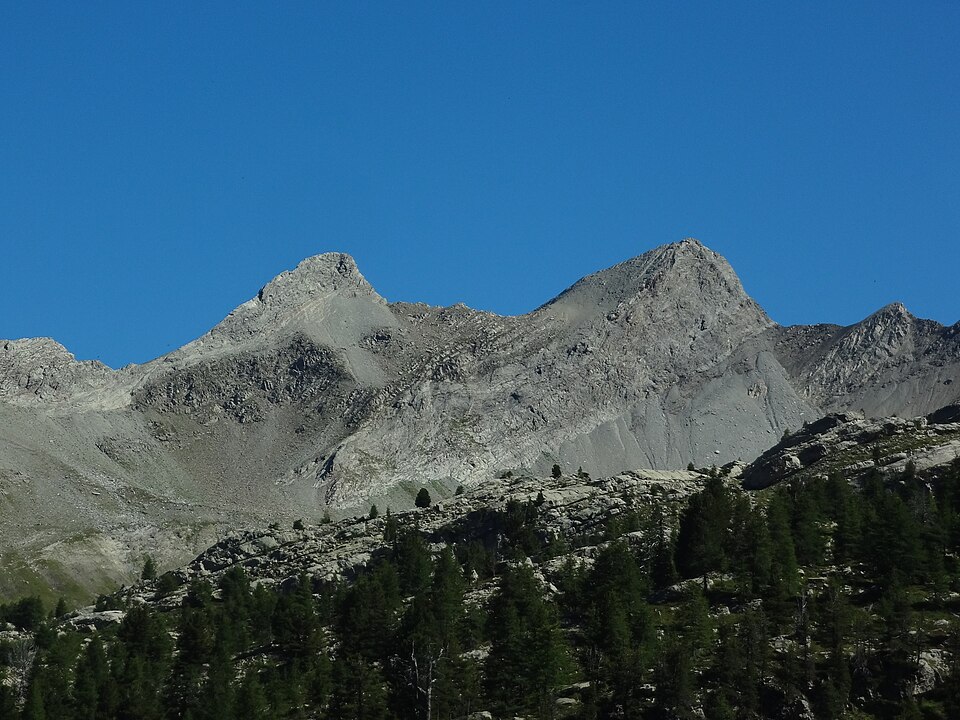 File:Méolans-Revel, Trois-Évêchés NO et Dent 2.jpg