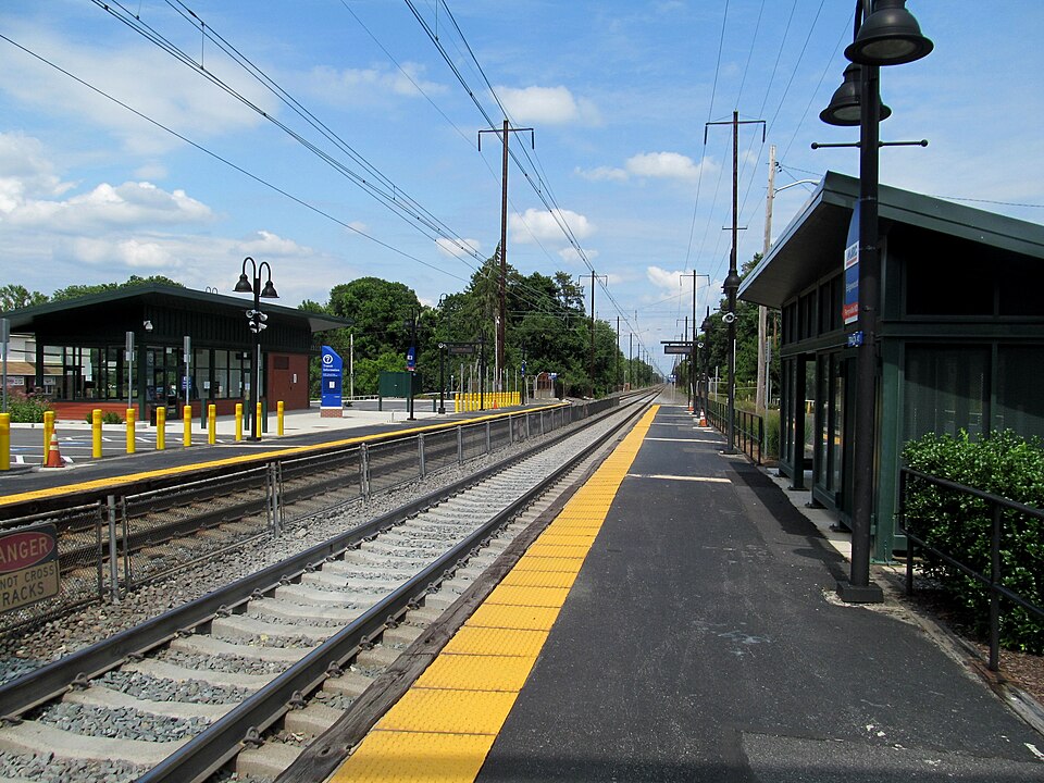 File:Northbound view, Edgewood MARC station.JPG