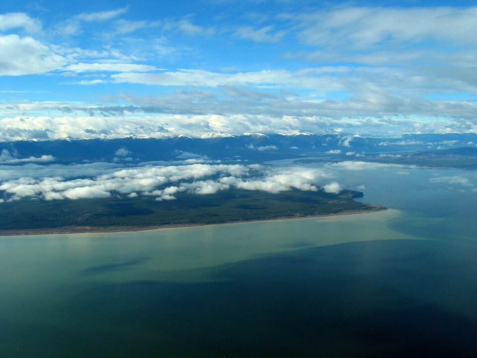 File:Ominica Arm, Williston Lake (274287741).jpg