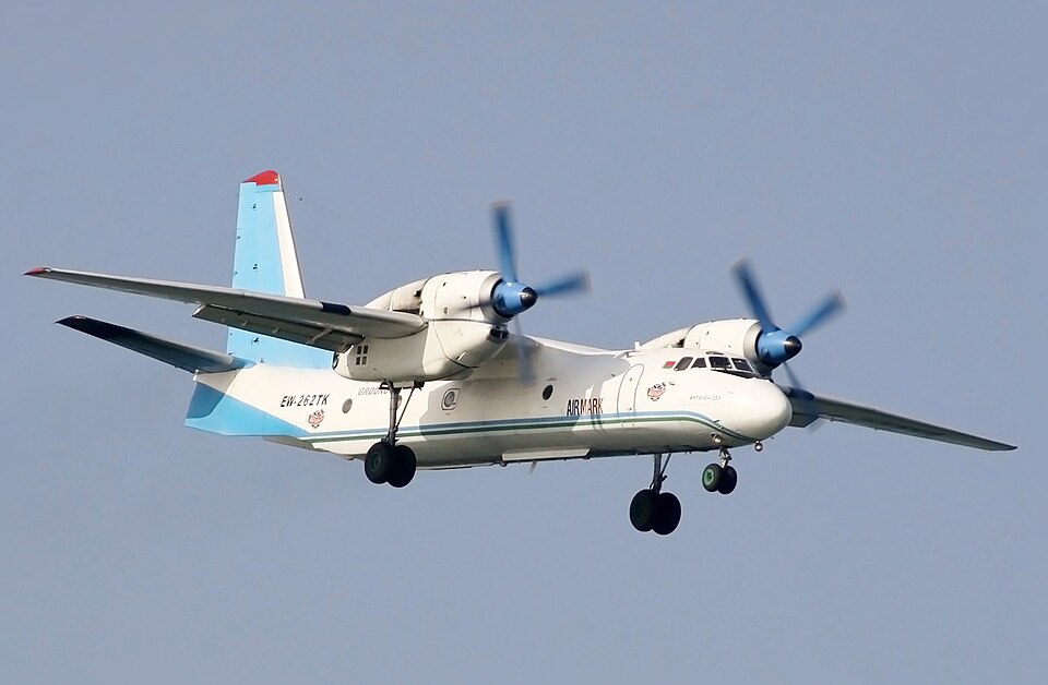 File:AirMark Antonov An-32 Spijkers-2.jpg