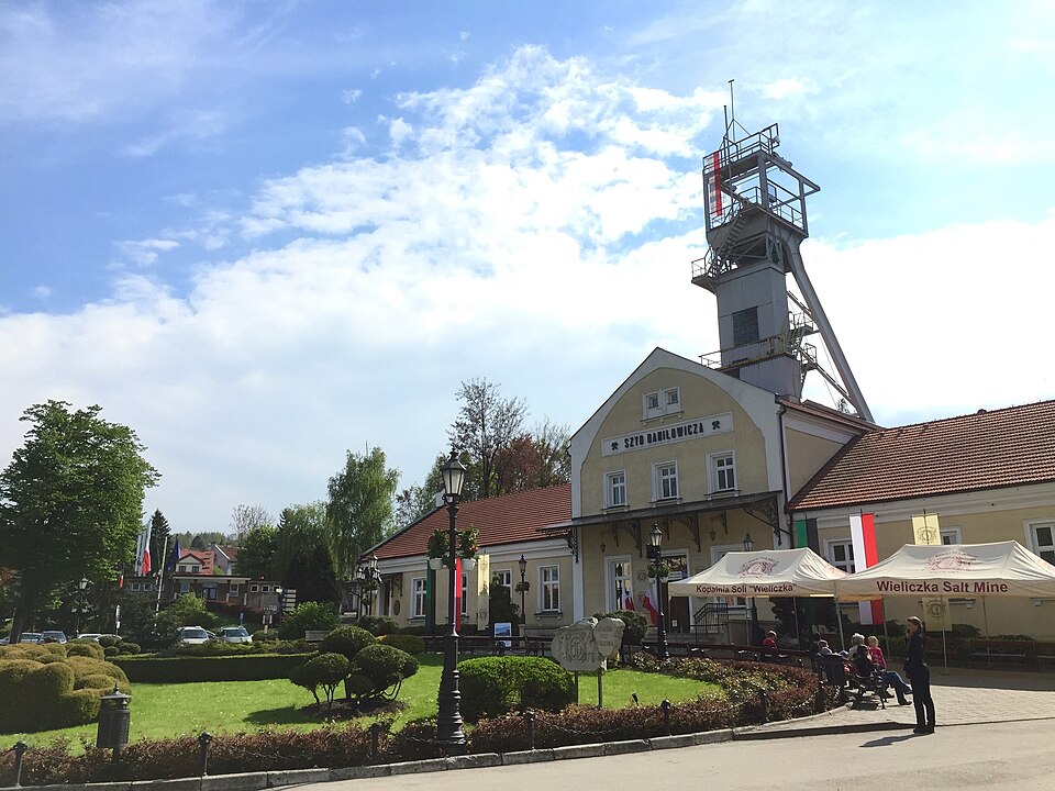File:Dostęp do Kopalni Soli w Wieliczce.jpg