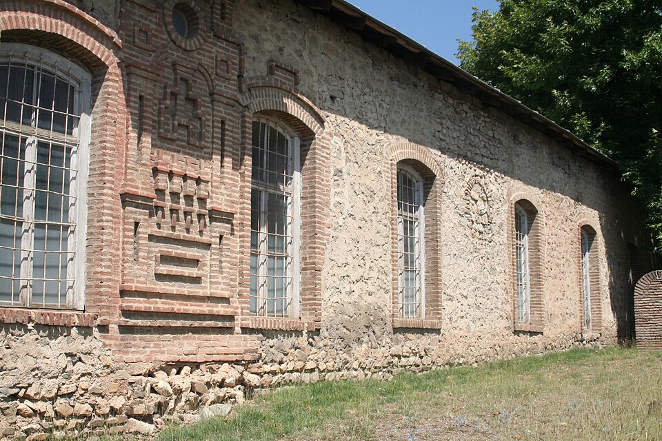 File:Khan's Mosque and Cemetery11.JPG