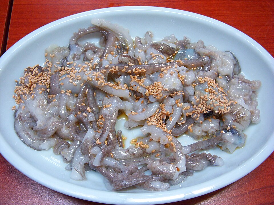 File:Korean.cuisine-Sannakji.hoe-01.jpg