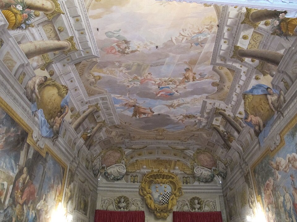 File:Palazzo mansi, salone 02.JPG
