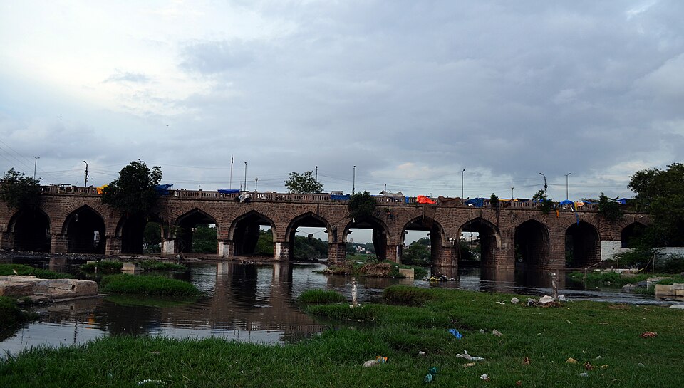 File:Puranapul.jpg