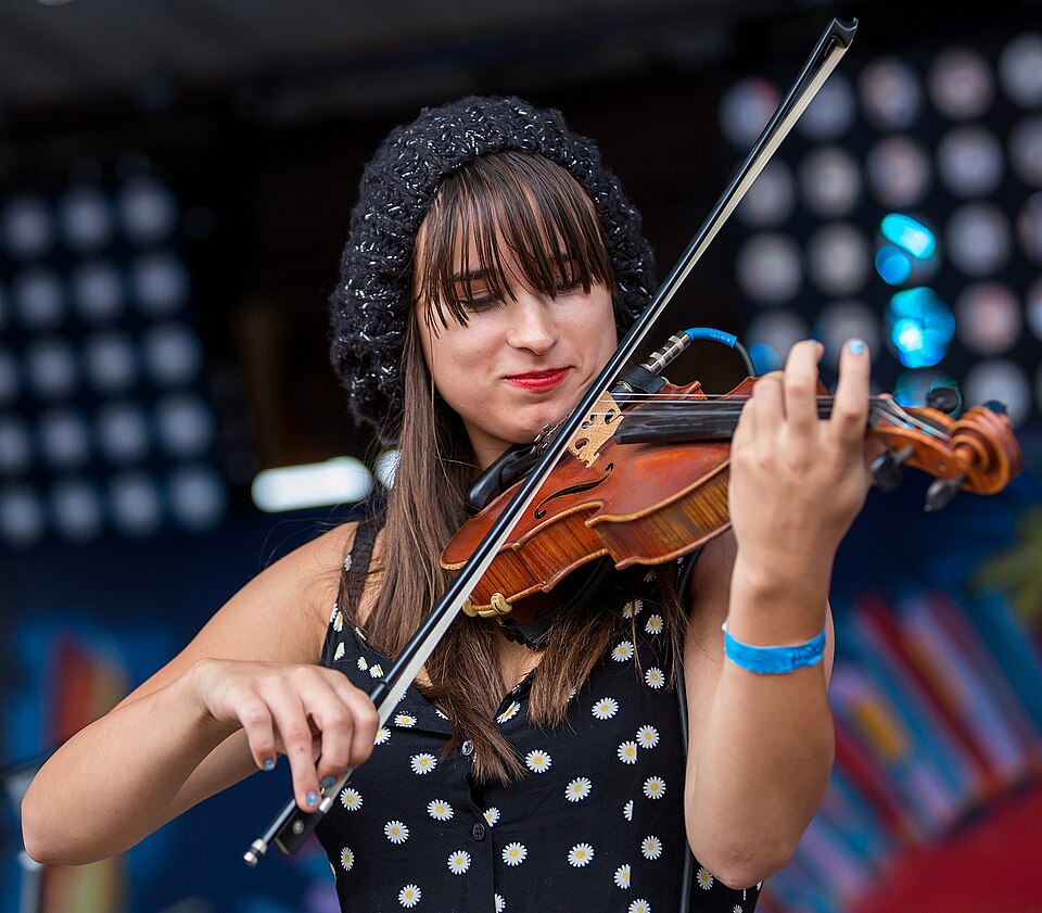 File:Ruby Jane Smith 2014.jpg