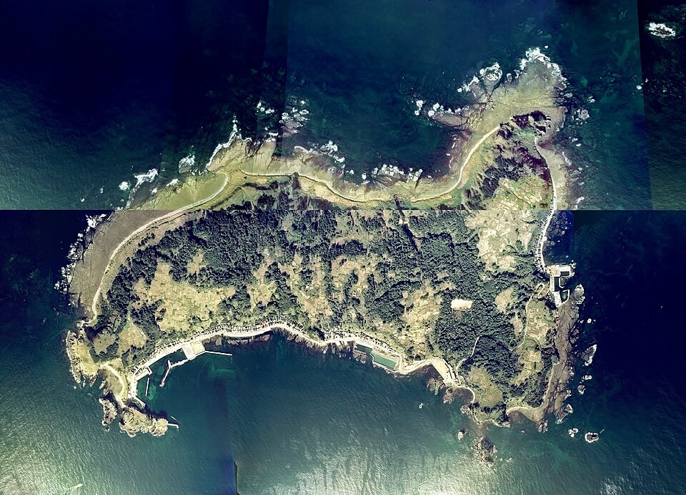 File:Tobi-sima Island Yamagata prefecture Aerial photograph.1976.jpg