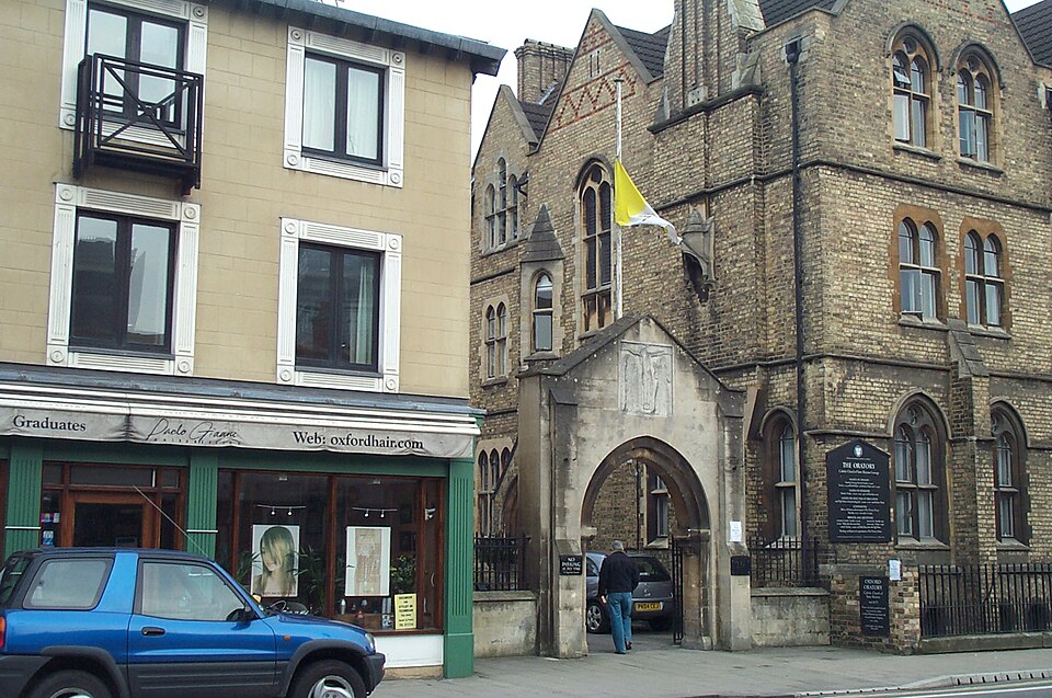 File:Vatican flag half-mast Oxford 20050403.jpg