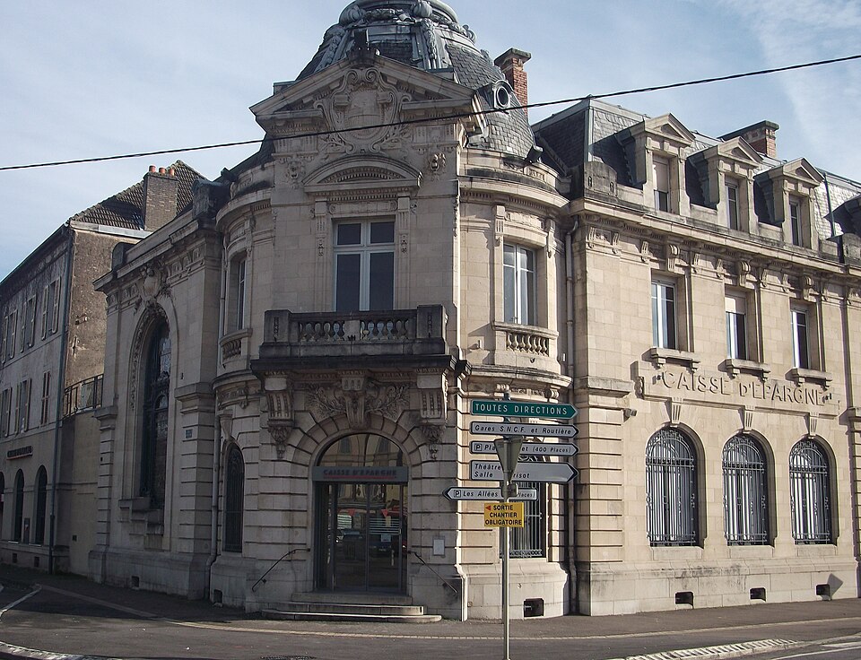 File:Vesoul bâtiment de la Caisse d'Epargne.jpg