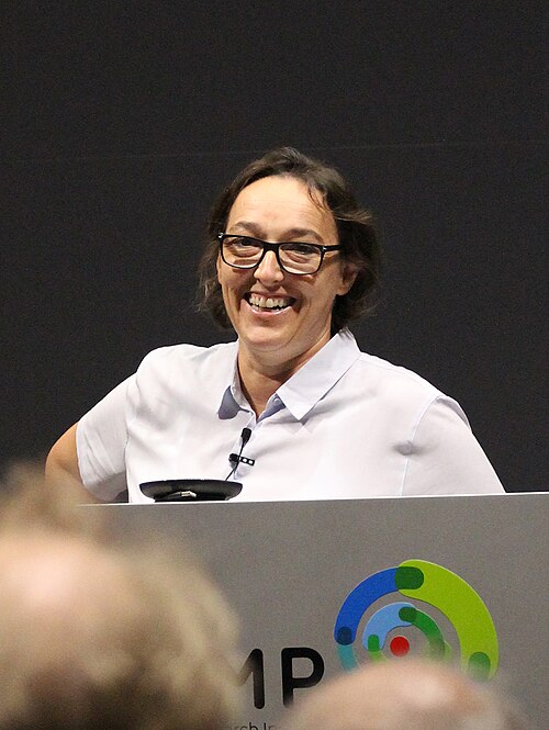 File:Angelikaamon.jpg