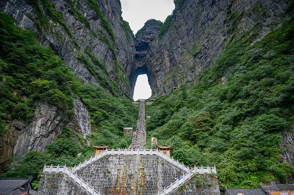 File:Tianmen 38330-Zhangjiajie (49047525877).jpg