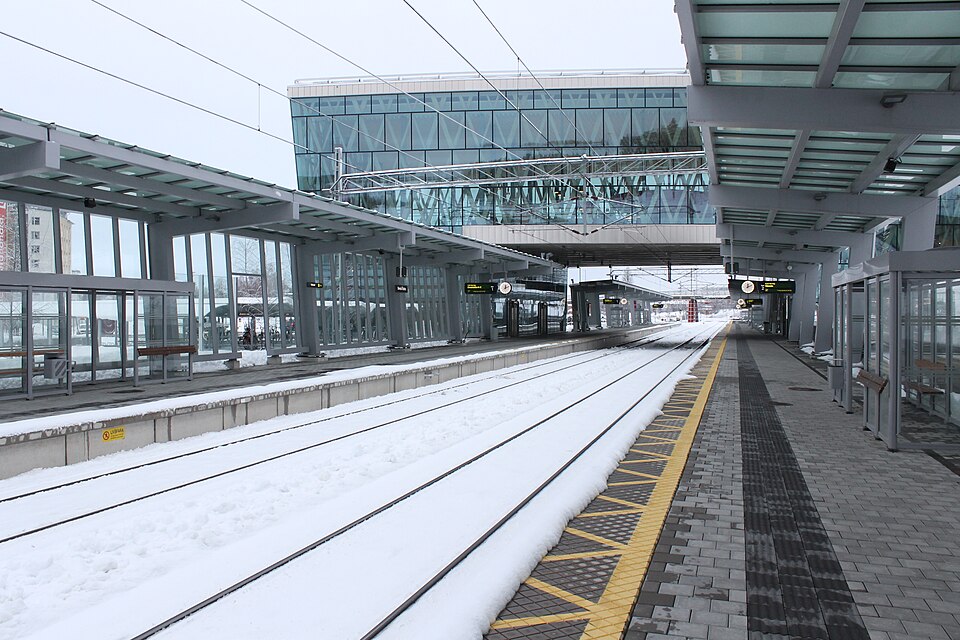 File:Umeå Östra (platform).JPG
