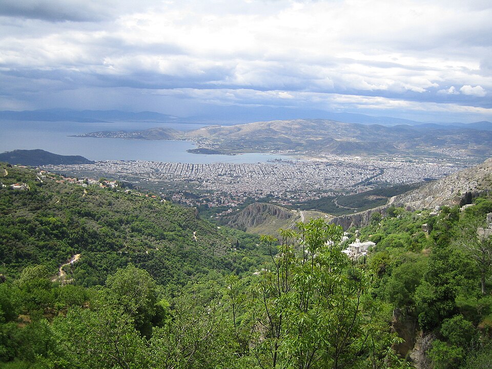 File:Volos view from Pelion.JPG