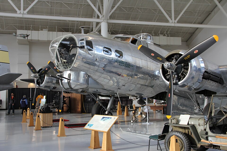 File:B-17G at Evergreen Museum (6586605059).jpg