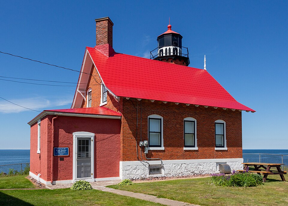 File:Eagle Harbor Lighthouse Michigan 2020-1541.jpg
