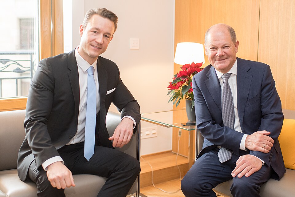 File:Finanzminister Gernot Blümel in Brüssel (49417807823).jpg