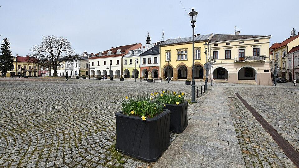 File:Krosno. Rynek (HB2).jpg